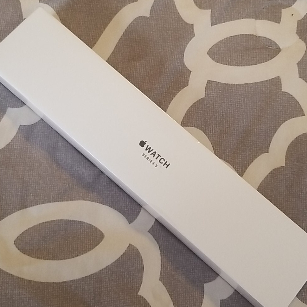 ๐Apple Watch! Series 3 GPS / 38mm case NWT!!! - Picture 4 of 7